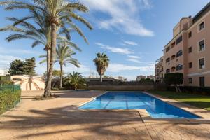 Espacioso piso en exclusivo complejo con piscinas y pista de padel photo 0