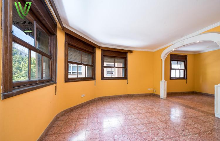 Amplio piso con potencial en una ubicación privilegiada photo 0