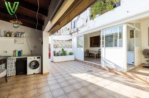 Planta baja con local adicional transformado en apartamento photo 0