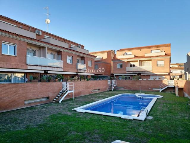 LUJOSA CASA PAREADA CON PISCINA EN TORREFARRERA photo 0