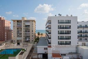 Gran apartamento en segunda linea de playa, con vistas al mar y a la montaña con una espectacular te photo 0