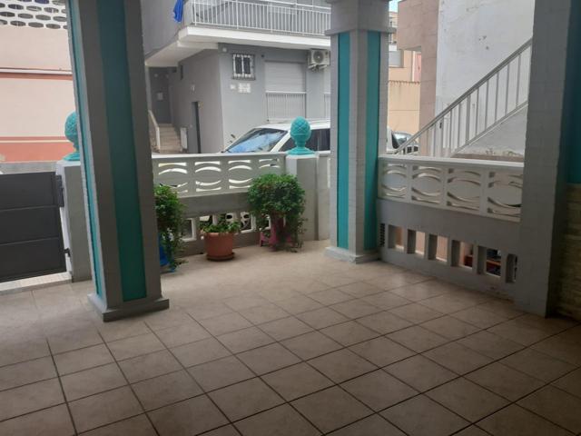 Casita en Playa de Bellreguard, con acceso a dos calles photo 0