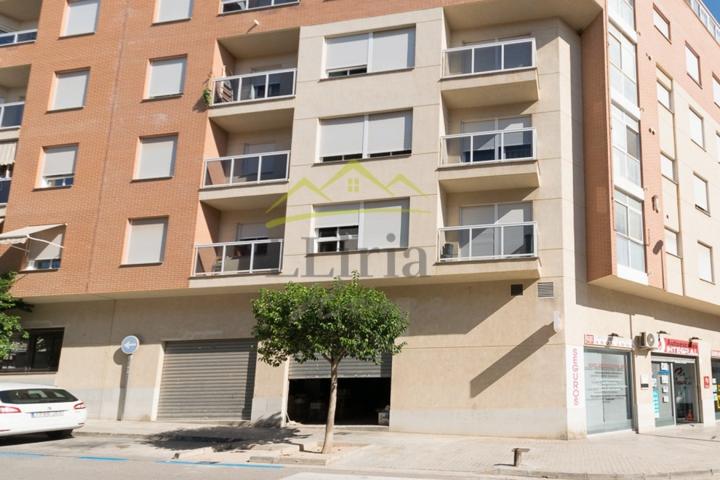 Local comercial en Mura con 123 m2 diafano y 2 puertas photo 0