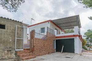 Ref 04280 - Chalet en Pedralba con piscina, suelo urbanizable photo 0