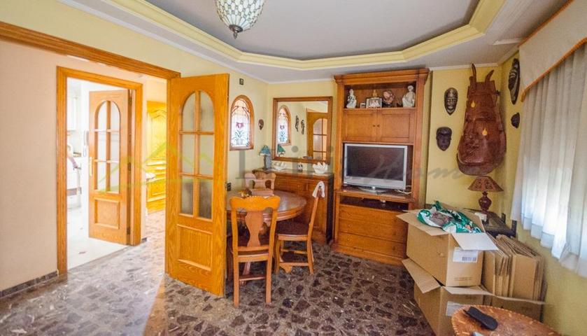Ref. 04312.- Casa independiente con amplio garaje, terraza y buhardilla en Vilamarxant. photo 0
