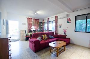 Ref. 04318.- EXCLUSIVA- Chalet con amplia parcela y piscina en Macastre. photo 0