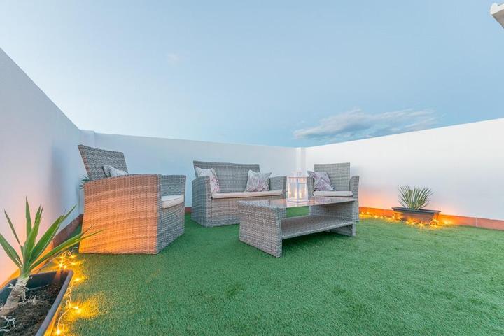 EXCLUSIVA: Ref 04321 - Espectacular e increible piso reformado y amueblado con terraza de 40m2 - Venta exclusiva photo 0