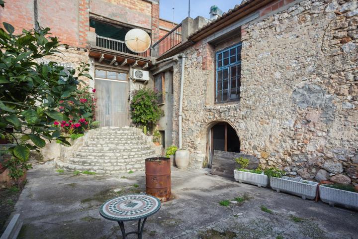 CASA SEÑORIAL EN CASTELLONET, CON PATIO Y TERRAZA. photo 0