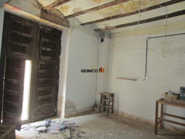 CASA TOTALMENTE PARA REFORMAR CON AMPLIA FACHADA photo 0