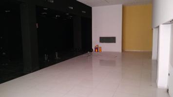 LOCAL COMERCIAL EN VENTA O ALQUILER EN EL PARQUE VTE. ANDRES ESTELLES photo 0
