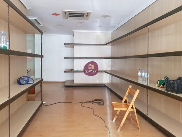 LOCAL COMERCIAL CON GRANDES ESCAPARATES EN ALQUILER photo 0