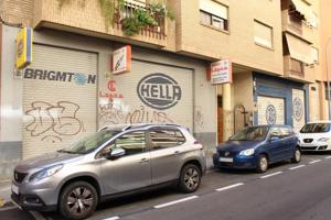 Venta de amplio LOCAL COMERCIAL en Gandia photo 0