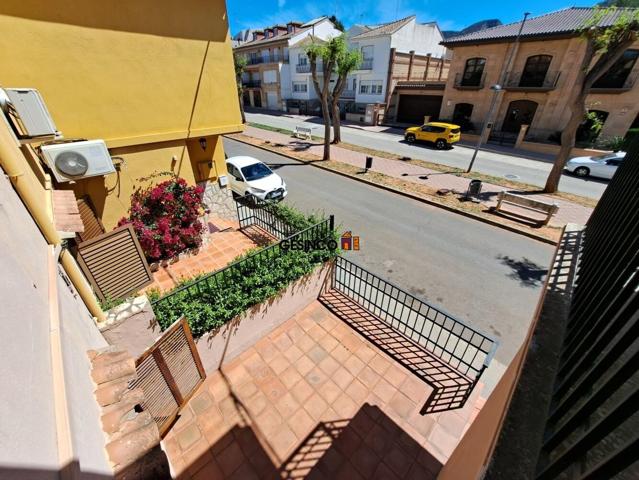 CASA ADOSADA BIEN SITUADA EN LA AVENIDA DE GENOVÉS photo 0