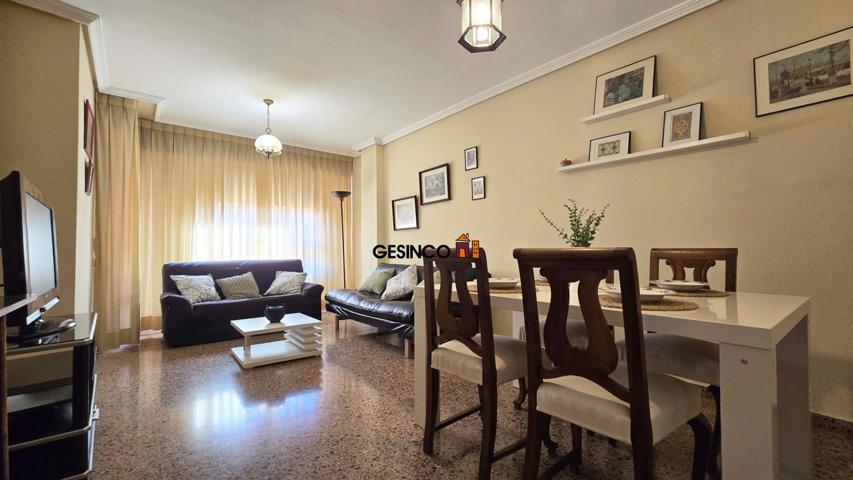 VIVIENDA CON ASCENSOR Y UBICACIÓN CÉNTRICA EN VENTA photo 0
