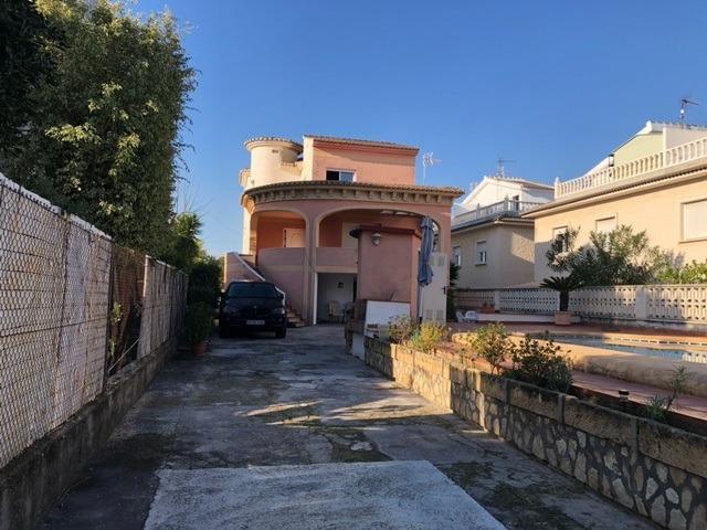 Oportunidad única: Chalet independiente en la playa de Oliva con piscina photo 0