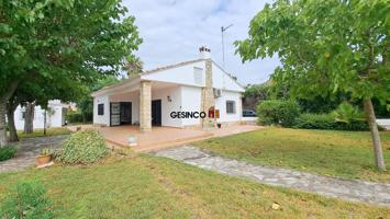 EXCLUSIVO CHALET CON PISCINA COMUNITARIA EN BAXRETA photo 0