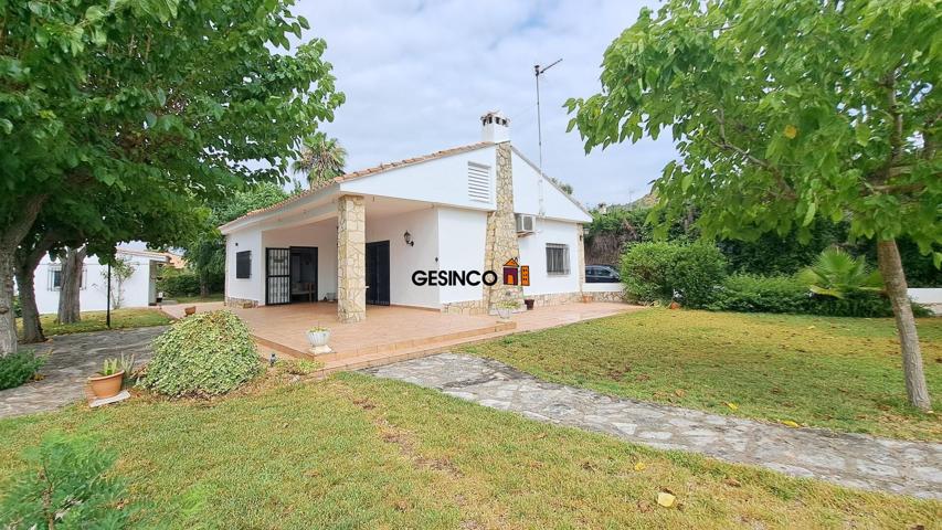EXCLUSIVO CHALET CON PISCINA COMUNITARIA EN BAXRETA photo 0