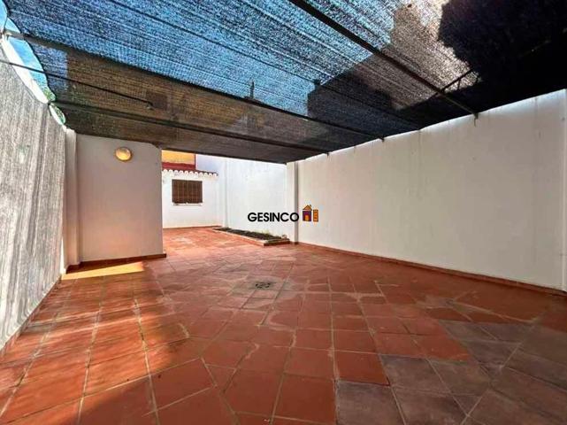 VIVIENDA ADOSADA CON PATIO ESPACIOSO, PAELLERO, TERRAZA... photo 0
