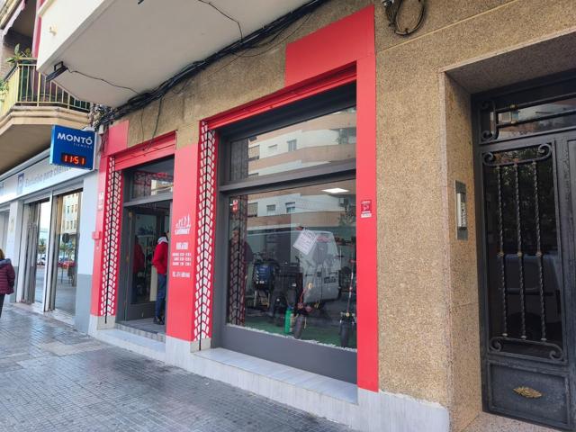 Gran local comercial con doble acceso en Gandia – 260 m2 en calle Benissuai photo 0
