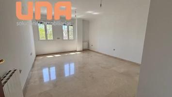 Piso en alquiler SIN muebles en Avenida de la Libertad (Vial) con garaje y trastero opcional photo 0