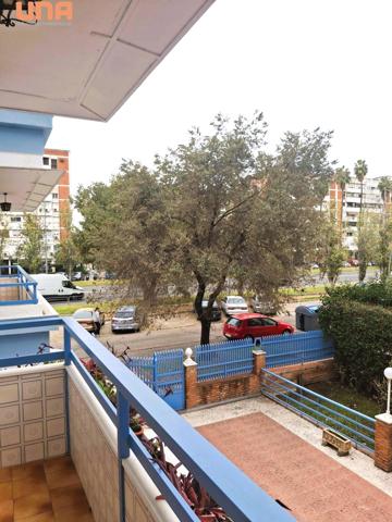 Excelente piso todo exterior para entrar a vivir en Carlos III photo 0