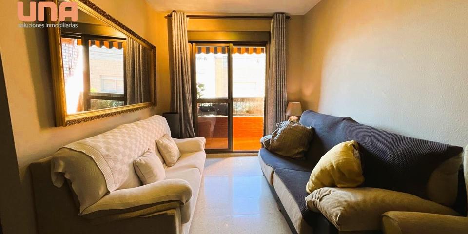 Piso amplio en Zona Hueta de la Reina a pocos metros Vial photo 0