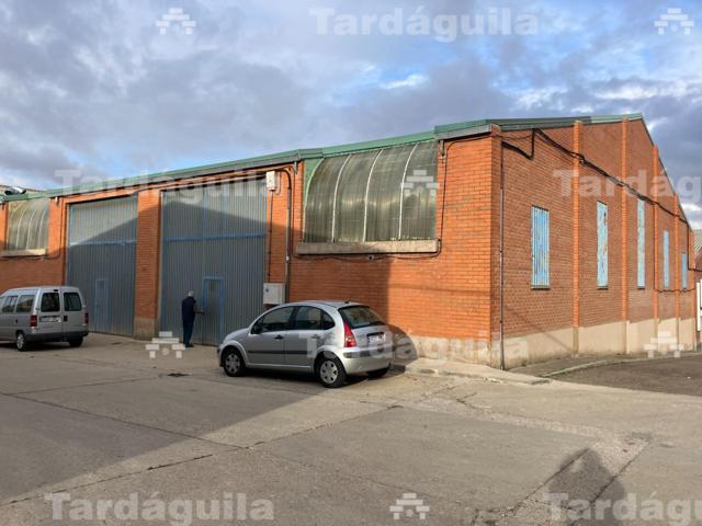 NAVE DE ESQUINA EN VENTA DE 739 M2 EN VILLARES DE LA REINA photo 0