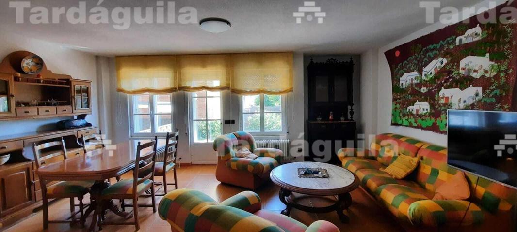 ESPECTACULAR CHALET ADOSADO EN LA URBANIZACION LOS CISNES CON PISCINA COMUNITARIA Y ZONAS COMUNES Y AJARDINADAS photo 0