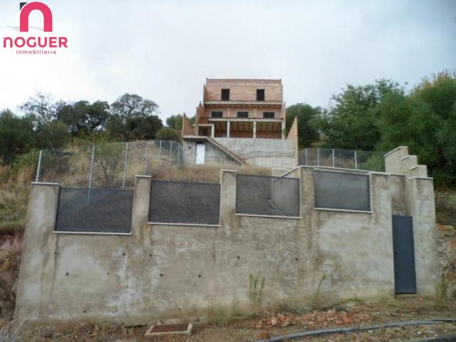 PARCELA EN ALCOLEA DE 485M2 CON UNA CASA A MEDIO CONSTRUIR DE 195M2 photo 0