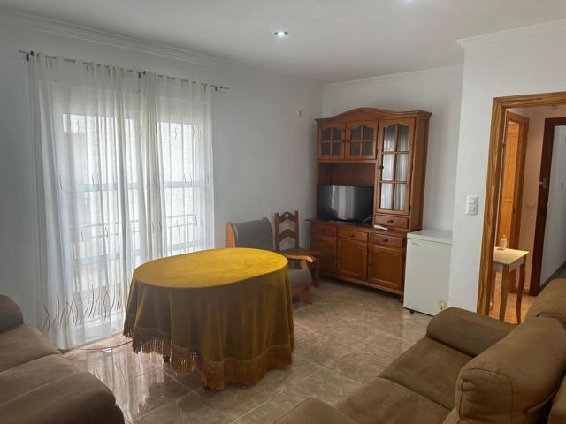 🏡 ¡Piso en Ciudad Jardín para estudiantes con FIANZA MÍNIMA! Solo 300 € entre los 3 inquilinos 😍🔑 photo 0