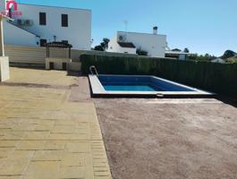 Chalet Independiente en La Carlota – Amplia Parcela y Excelente Ubicación photo 0