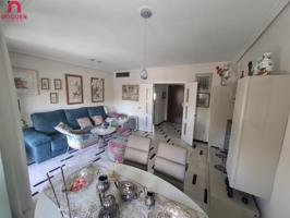 PISO EN VENTA ZONA RENFE - REFORMADO CON TERRAZA Y PARKING photo 0