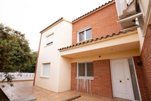 ¡Descubre el hogar de tus sueños en Riudecols! photo 0