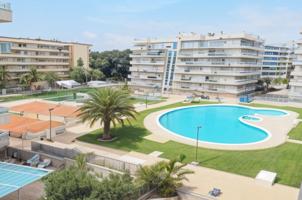 Piso a Salou con parking, piscina, pádel y todo lo que sueñas photo 0