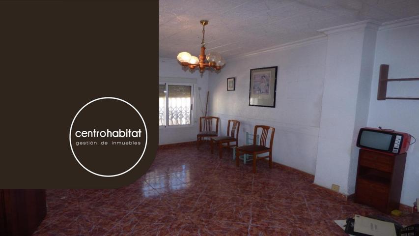 Edificio en venta con planta baja destinada a garajes, planta primera y segunda con una vivienda por planta. Total 270 m2. photo 0
