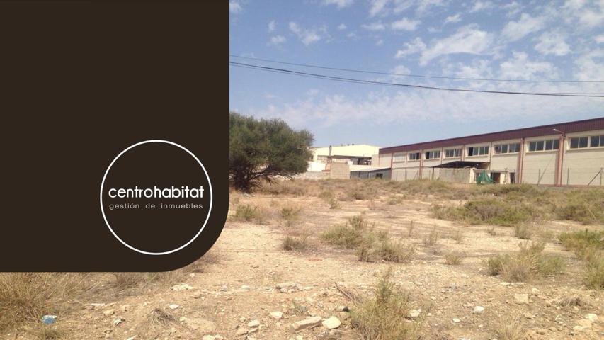 Parcela de 2000 m2 con una edificación de 1200m2, en polígono campo alto. photo 0