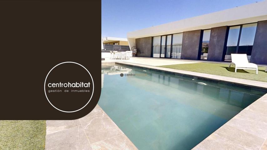 Chalet en Avda. de Ronda en una sola planta con piscina privada. photo 0