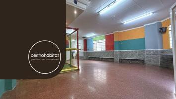 Local comercial en Elda con posibilidad de cambio de uso photo 0