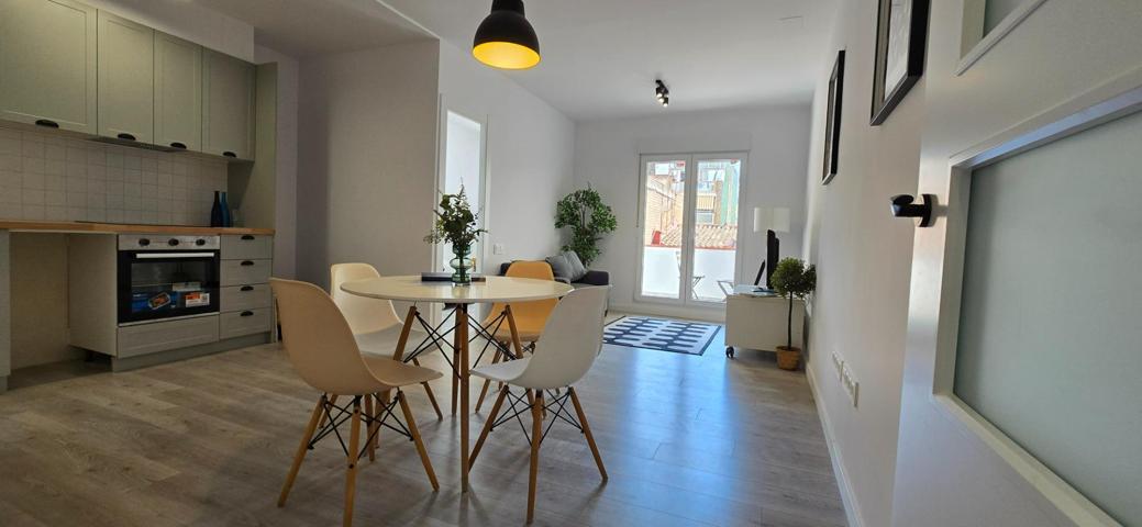 Piso Reformado en Josep Coroleu photo 0
