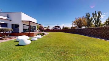 Casa En venta en Avenida De Montañana, Barrios Rurales Del Norte, Zaragoza photo 0