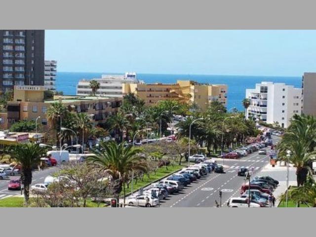 Local En venta en Arona photo 0