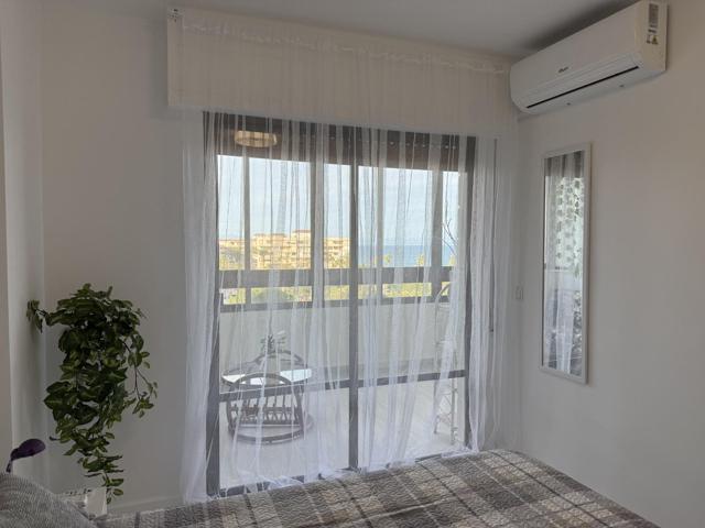 Apartamento en primera línea con vistas al mar. photo 0