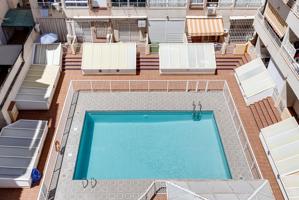 ¡Amplio y luminoso apartamento con licencia turística y plaza de parking incluida! photo 0