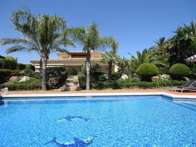 Villa En venta en Marbella photo 0