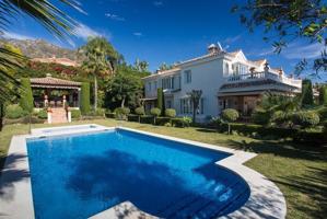 Villa En venta en Marbella photo 0