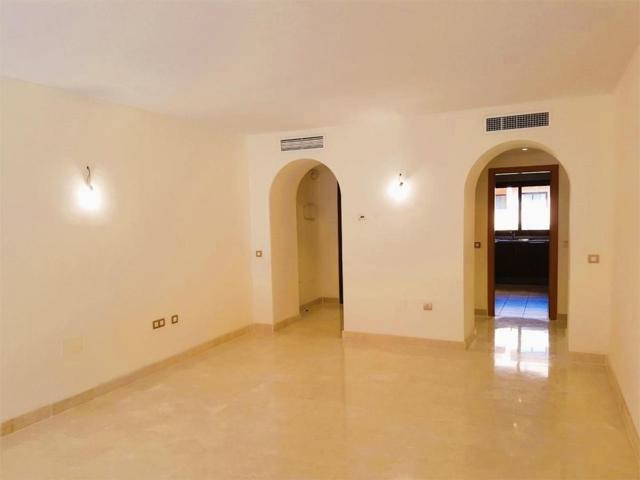 Piso En venta en Benahavís photo 0