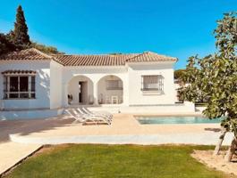 Villa En venta en Estepona photo 0