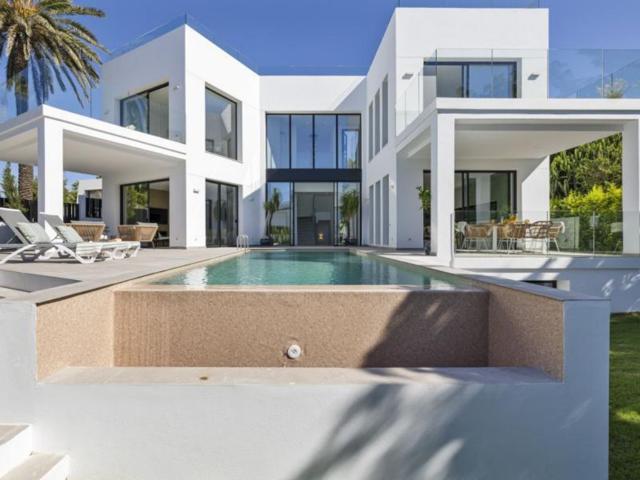 Villa En venta en Marbella photo 0