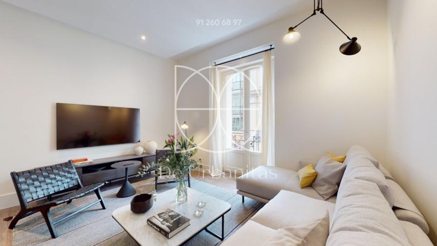Piso En venta en Cortes, Madrid photo 0
