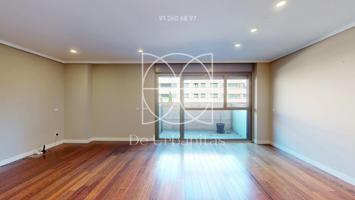Magnífico piso de 3 dormitorios, en uno de los mejores edificios de Sanchinarro photo 0